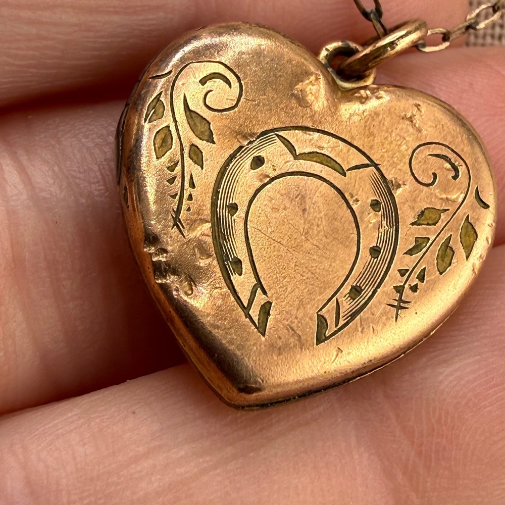 Vintage Heart Locket Necklace Gold Filled Horseshoe Engraved Luck  13in Biting